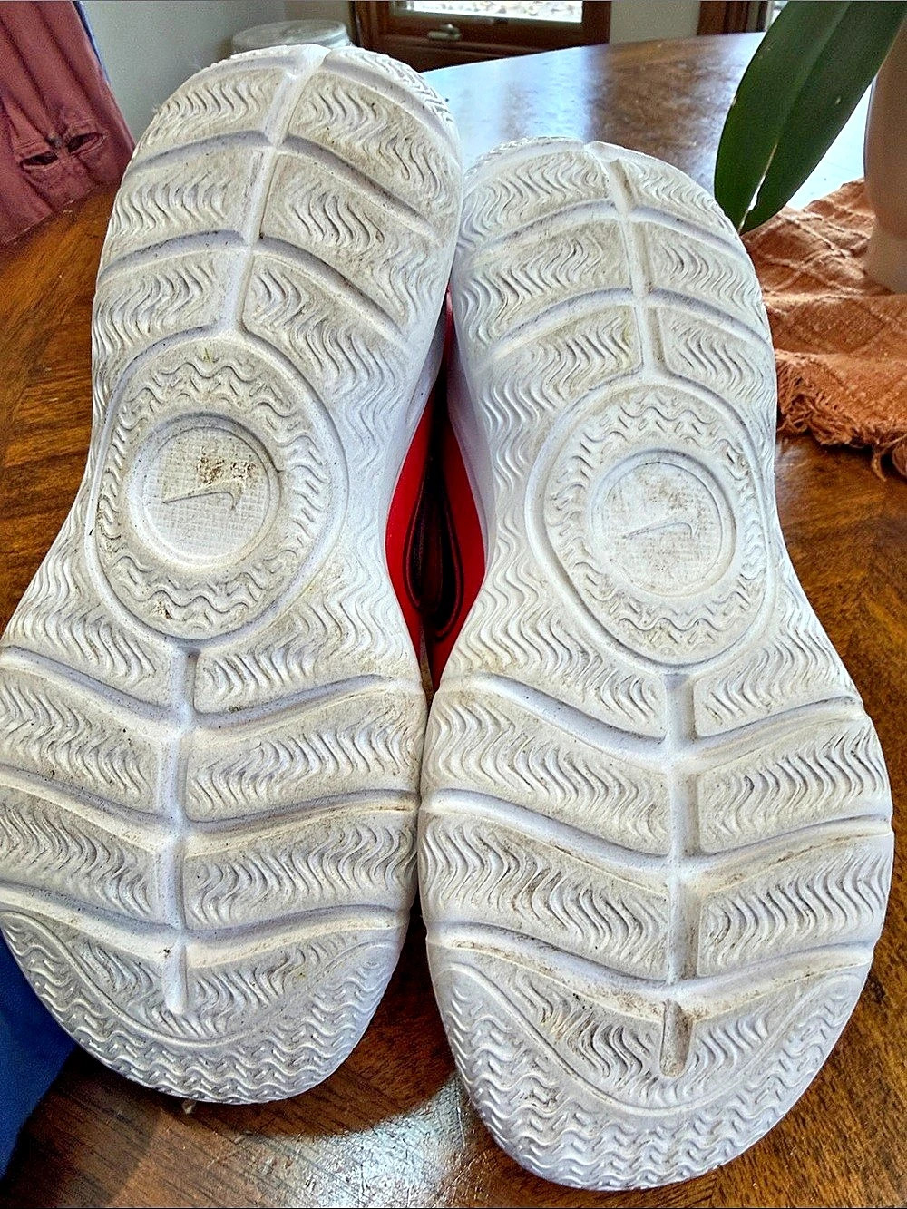 Nike Flex Runner 4 Y Red & White Sneakers - Picture 3 of 4